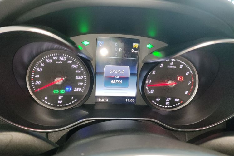 奔驰C级 2018款 C 200 运动版中控内饰14