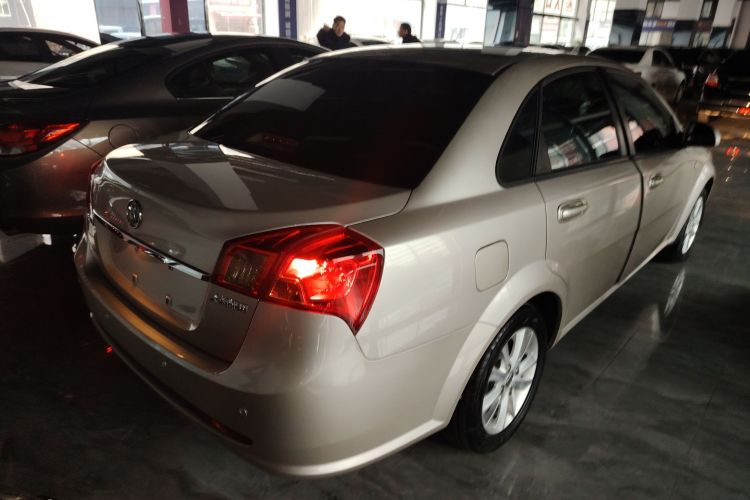 别克 凯越 2013款 1.5L 自动尊享型车身外观6005