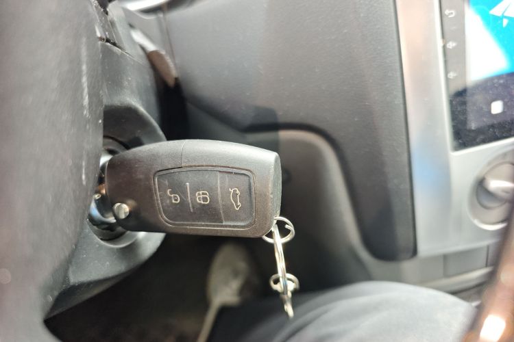 福特 福克斯 2013款 两厢经典 1.8L 自动基本型中控内饰7001