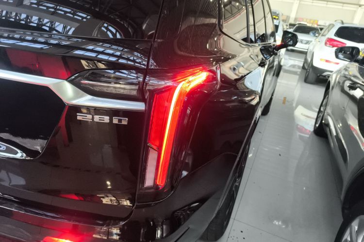 凯迪拉克XT6 2020款 28T 七座豪华运动型至享安全版车身外观9