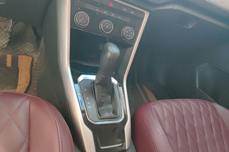 大众 T-ROC探歌 2018款 230TSI DSG两驱进取型 国V中控内饰18