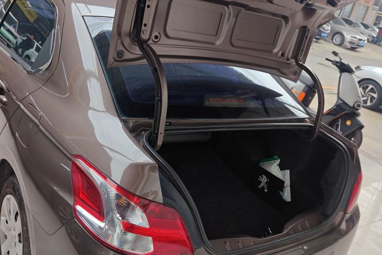 标致301 2014款 1.6L 手动舒适版局部细节23