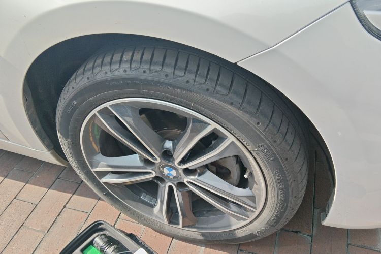 宝马1系 2020款 120i 时尚型车身外观10