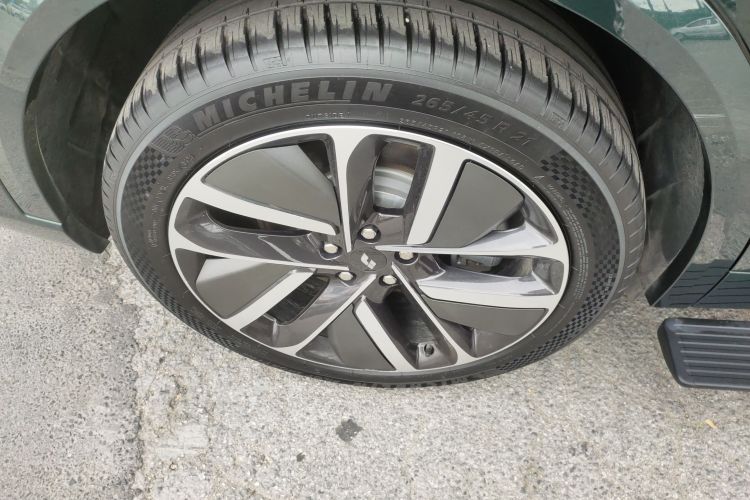 理想汽车 理想L9 2024款 Ultra车身外观6008