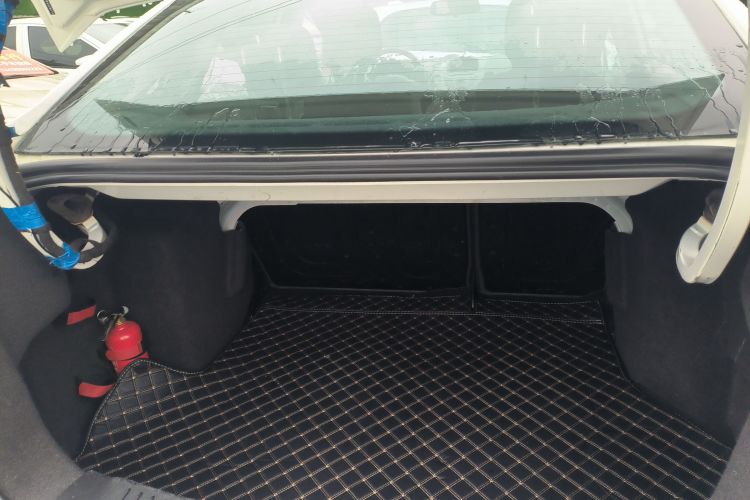 福特 嘉年华 2013款 三厢 1.5L 手动风尚型机舱底盘23