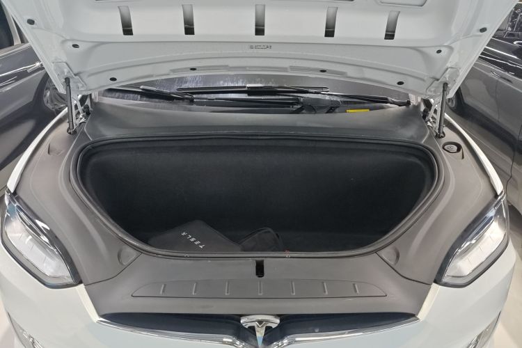 特斯拉 Model X 2019款 长续航版机舱底盘24