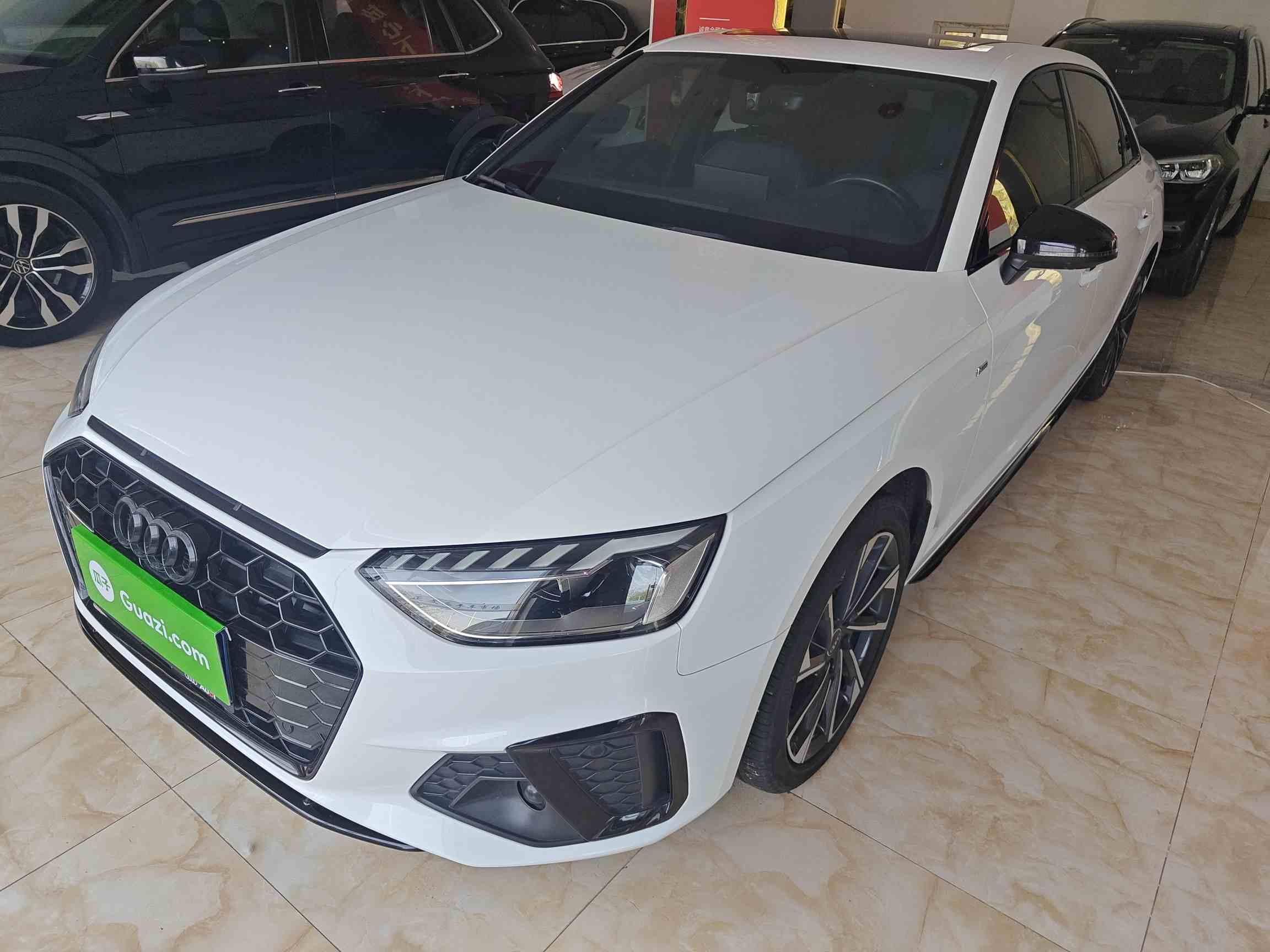 奥迪A4L 2023款 40 TFSI 豪华动感型(2)