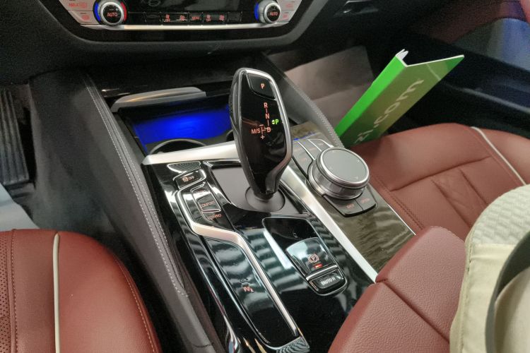 宝马5系 2022款 改款二 525Li M运动套装中控内饰18