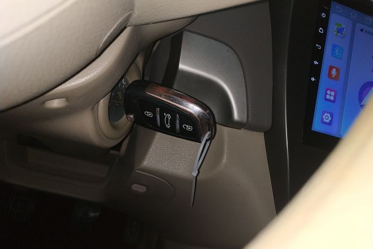 日产 轩逸 2012款 经典 1.6XE 手动舒适版中控内饰11