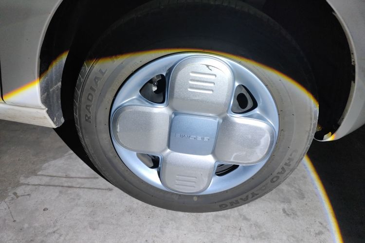 吉利银河 2023款 熊猫mini 200km 耐力熊车身外观10