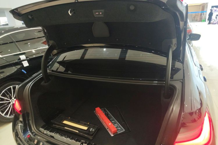 宝马3系 2024款 325Li M运动曜夜套装局部细节23