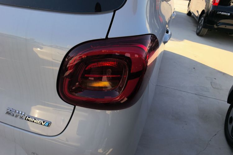 五菱汽车 宏光MINIEV 2025款 四门版 进阶款车身外观9