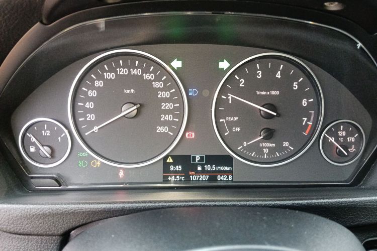 宝马3系 2017款 318i 时尚型中控内饰14