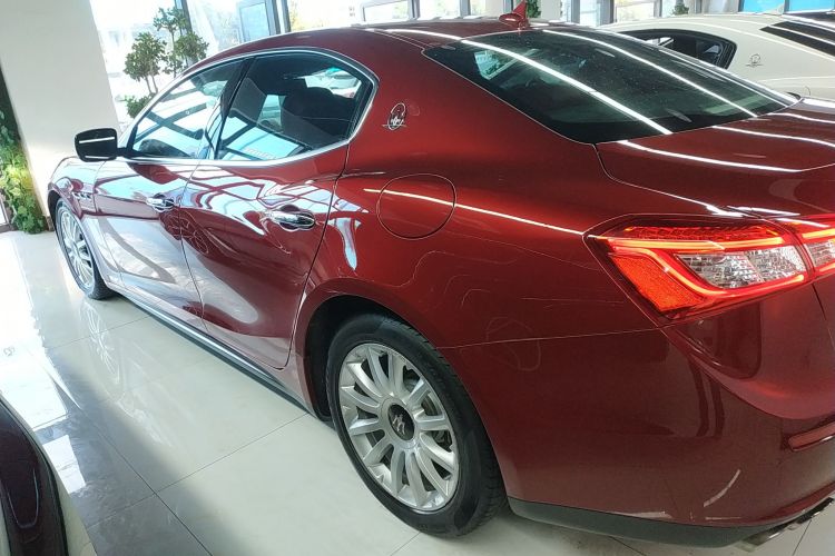 玛莎拉蒂 Ghibli 2014款 3.0T 标准版车身外观4