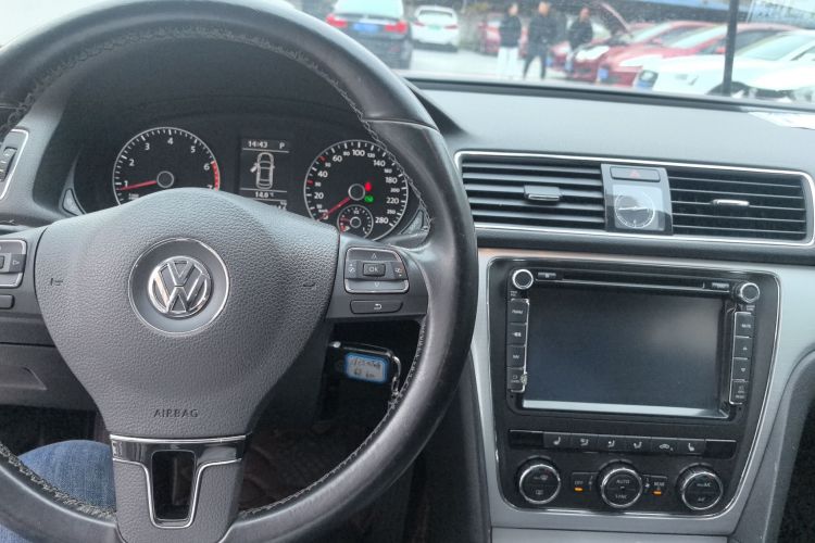 大众 帕萨特 2014款 1.8TSI DSG尊荣版中控内饰12