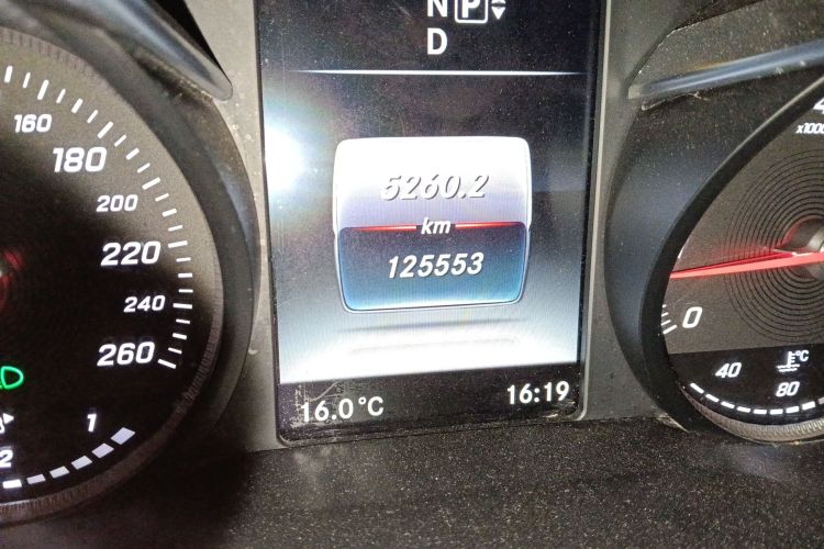 奔驰C级 2015款 C 180 L 运动型中控内饰15