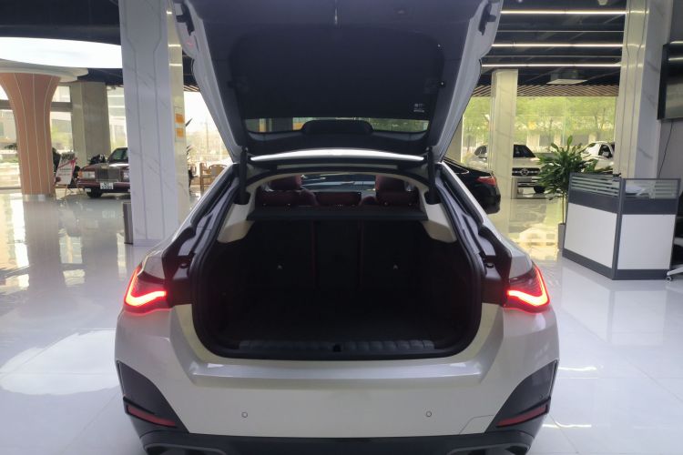 宝马i4 2023款 eDrive35机舱底盘23