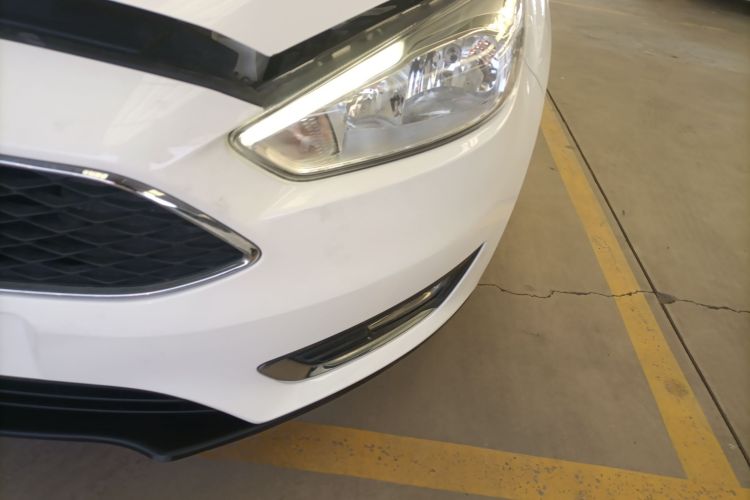 福特 福克斯 2018款 两厢经典 EcoBoost 180 自动精英型局部细节36