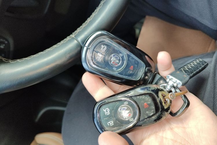 别克 君威 2020款 552T 豪华型中控内饰11