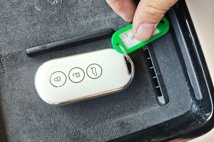 鸿蒙智行 问界M5 2023款 纯电四驱智驾版中控内饰11