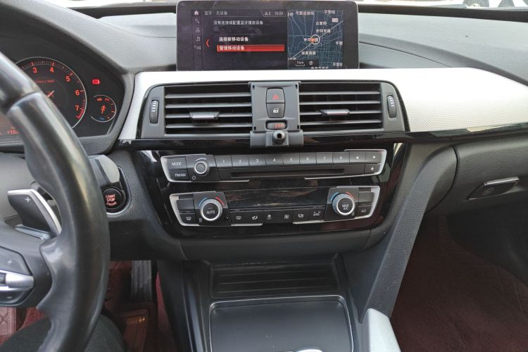 宝马3系GT 2019款 320i M运动型中控内饰16