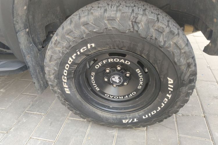 福特 游骑侠Ranger 2023款 探迹四驱自动版 汽油车身外观10