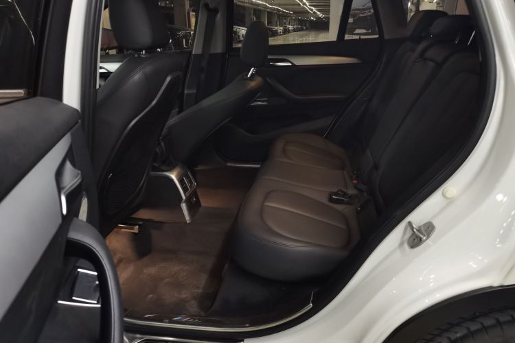 宝马X1 2019款 sDrive20Li 领先型中控内饰21