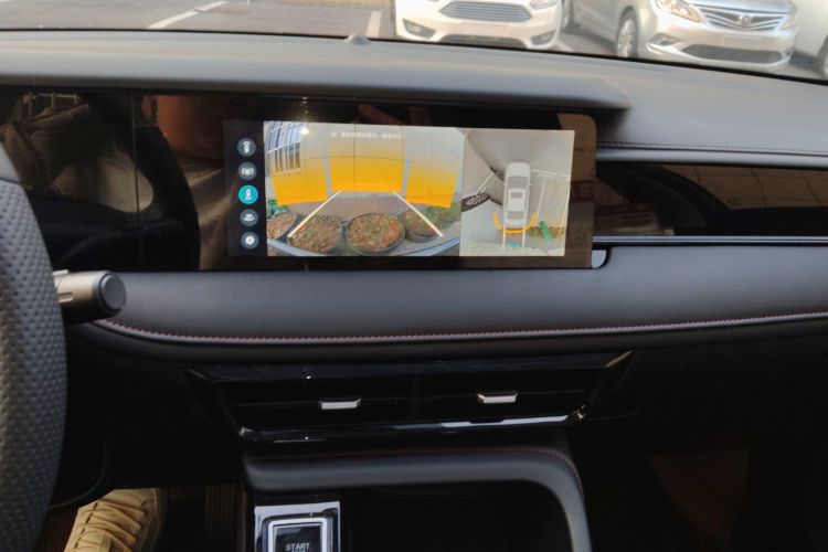 荣威i5 2023款 1.5L CVT尊荣版中控内饰16