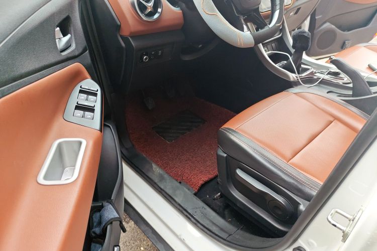 北汽幻速S3 2016款 S3L 1.5L 手动尊贵型中控内饰20