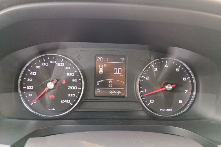 荣威i6 2017款 20T 自动旗舰版中控内饰14