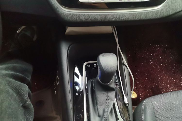 丰田 卡罗拉 2023款 1.8L 智能电混双擎 精英版中控内饰18