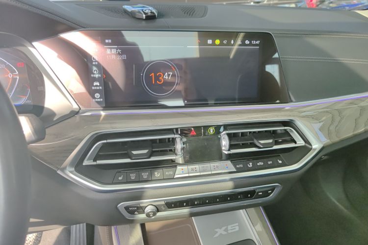 宝马X5 2022款 xDrive 30Li 尊享型M运动套装中控内饰16