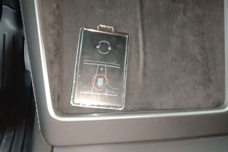 特斯拉 Model Y 2025款 后轮驱动版中控内饰7001