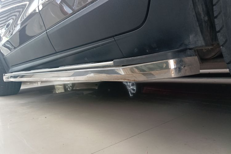 凯迪拉克SRX 2015款 3.0L 舒适型机舱底盘30