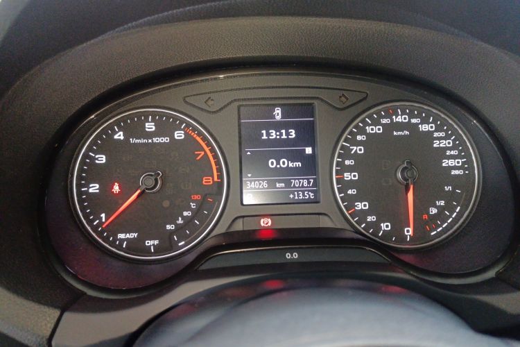 奥迪A3 2018款 30周年年型 Limousine 35 TFSI 进取型中控内饰14