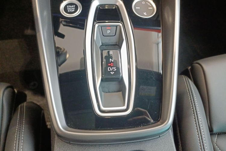 奥迪A3 2025款 A3L Limousine 35TFSI 飞驰尊享型中控内饰18