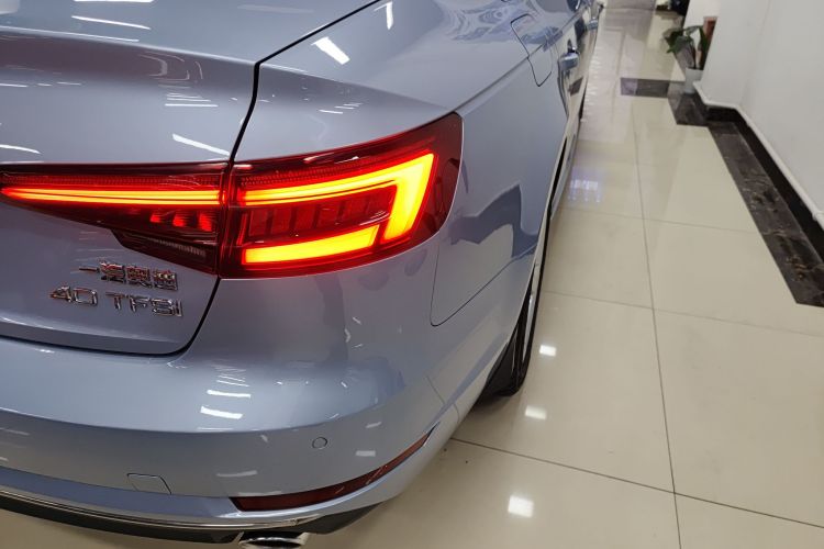 奥迪A4L 2018款 30周年年型 40 TFSI 进取型车身外观6006