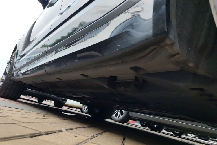 领克09 EM-P 2021款 2.0T PHEV Halo 七座机舱底盘30