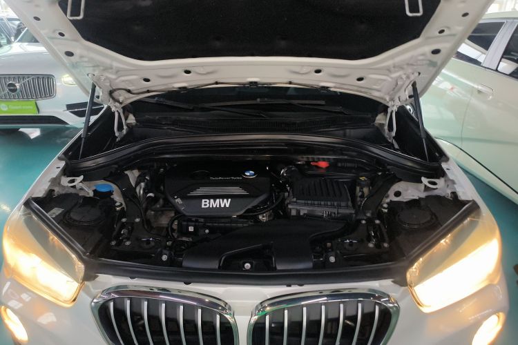 宝马X1 2019款 sDrive18Li 时尚型机舱底盘24