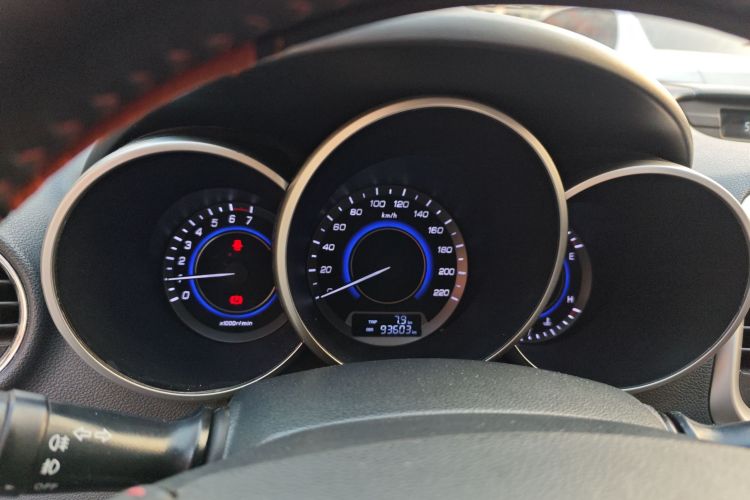 长安 逸动 2015款 1.6L 手动俊酷型 国V中控内饰14