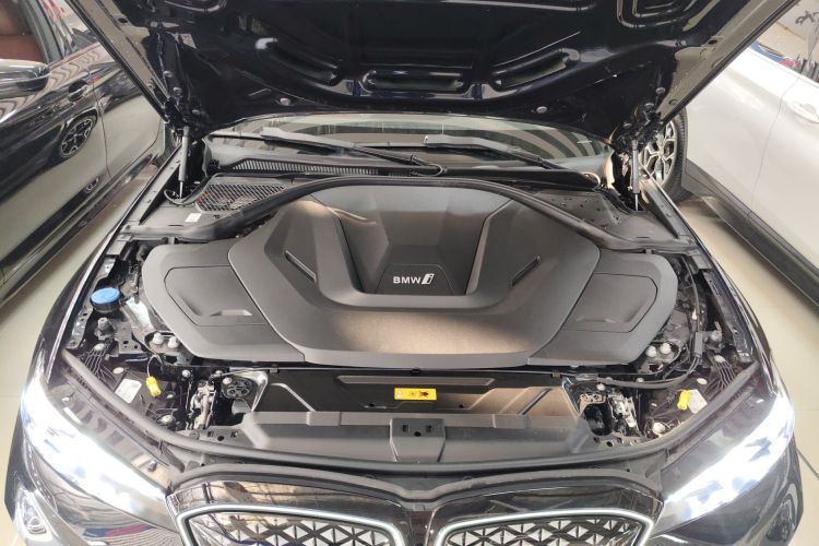 宝马i3 2025款 eDrive 40 L 曜夜套装机舱底盘24