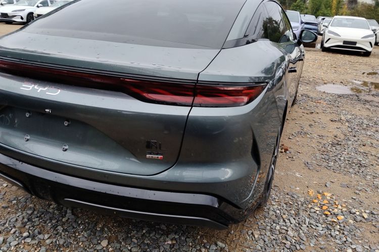 比亚迪 汉L 2025款 DM-p 四驱激光雷达旗舰型车身外观9