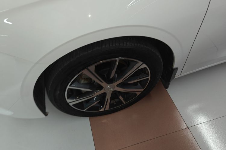 吉利汽车 帝豪 2023款 第4代冠军版 1.5L CVT尊贵型车身外观6007