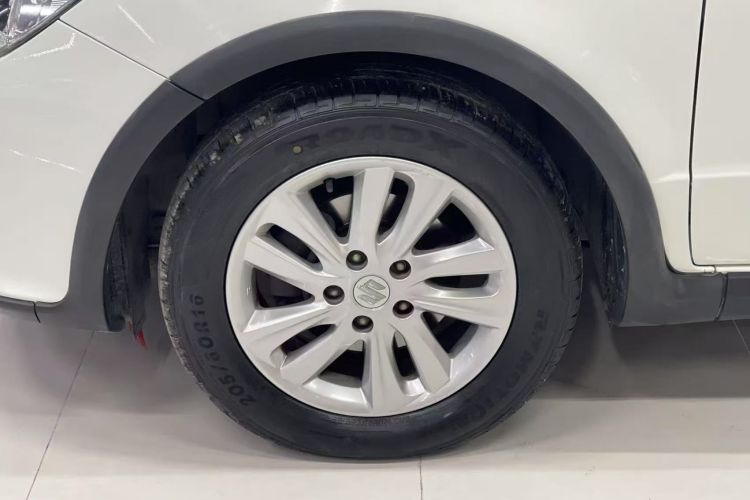 铃木 天语 SX4 2013款 1.6L 手动酷锐型车身外观35