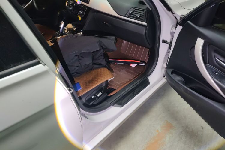 宝马3系 2016款 316i 时尚型局部细节9005