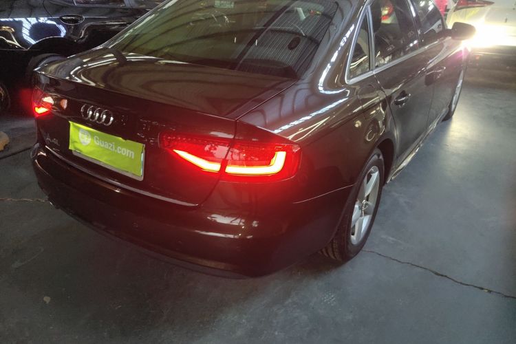 奥迪A4L 2015款 35 TFSI 自动标准型车身外观9