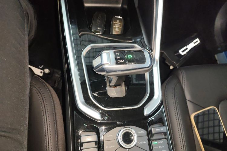 哈弗H6 2017款 红标 2.0T 自动两驱智尚型中控内饰18