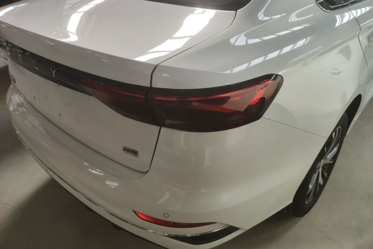 吉利汽车 帝豪 2025款 第4代 1.5L CVT龙腾版车身外观9