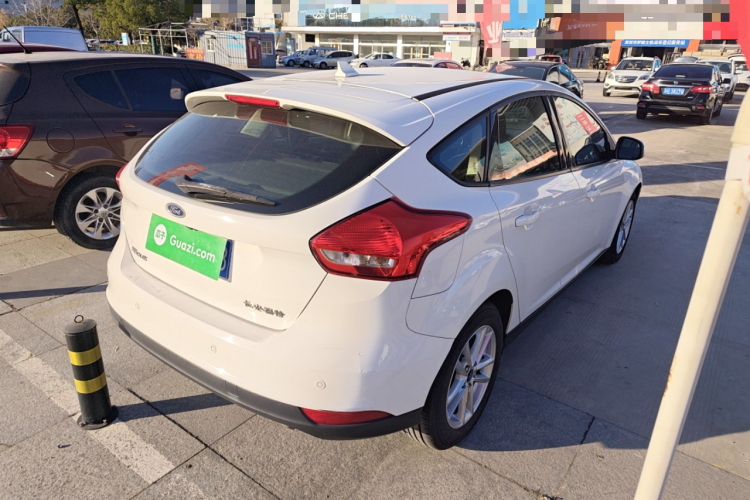 福特 福克斯 2018款 两厢经典 1.6L 自动风尚型智行版车身外观6005