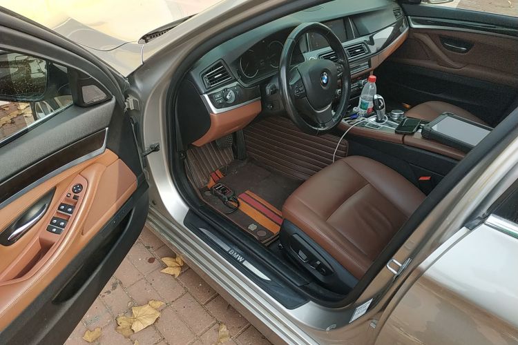 宝马5系 2017款 528Li 领先型中控内饰20